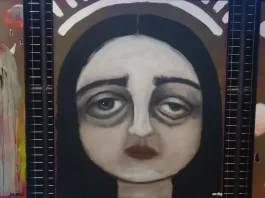 Exposición de Mon Laferte: Voces de mujeres que enfrentan la violencia y sus culpas.