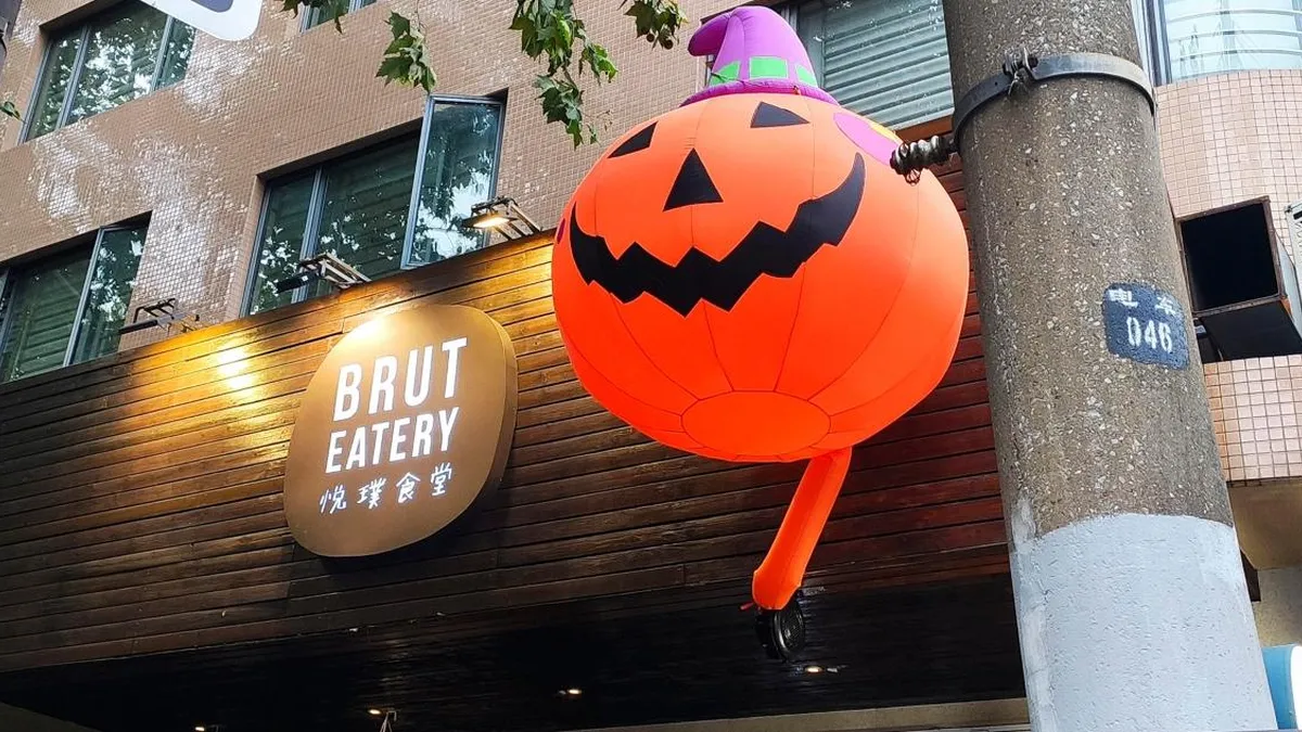 Shanghái prohíbe disfraces de Halloween tras protestas de 2022.