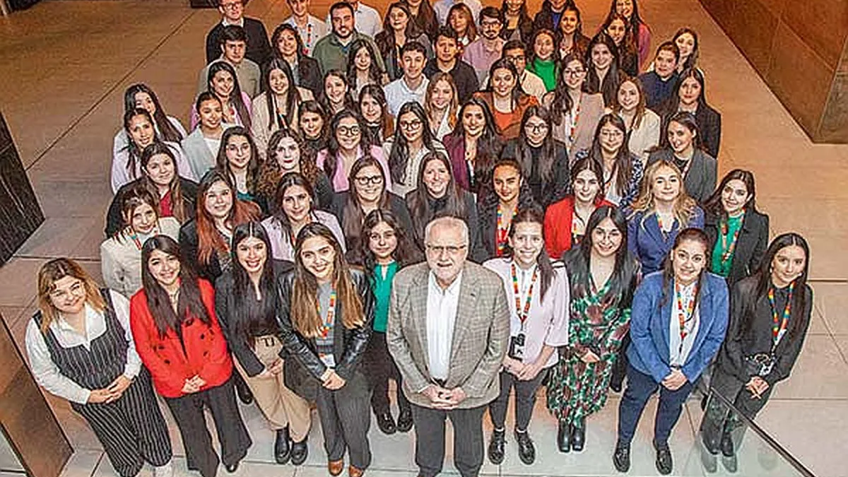 Explorando la sinergia del talento intergeneracional en las empresas. Explorando la sinergia del talento intergeneracional en las empresas.