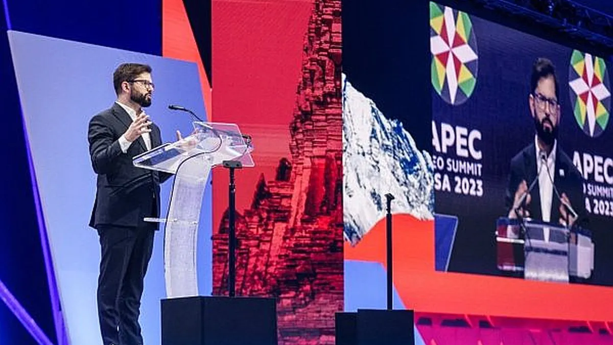 Boric asiste a APEC en Lima