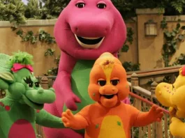 El director musical de "Barney" enfrenta amenazas por las polémicas canciones del show.