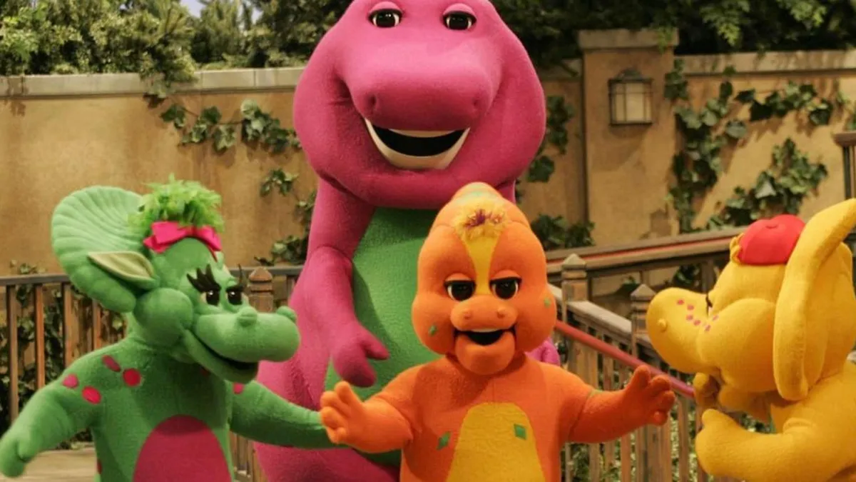 El director musical de "Barney" enfrenta amenazas por las polémicas canciones del show.