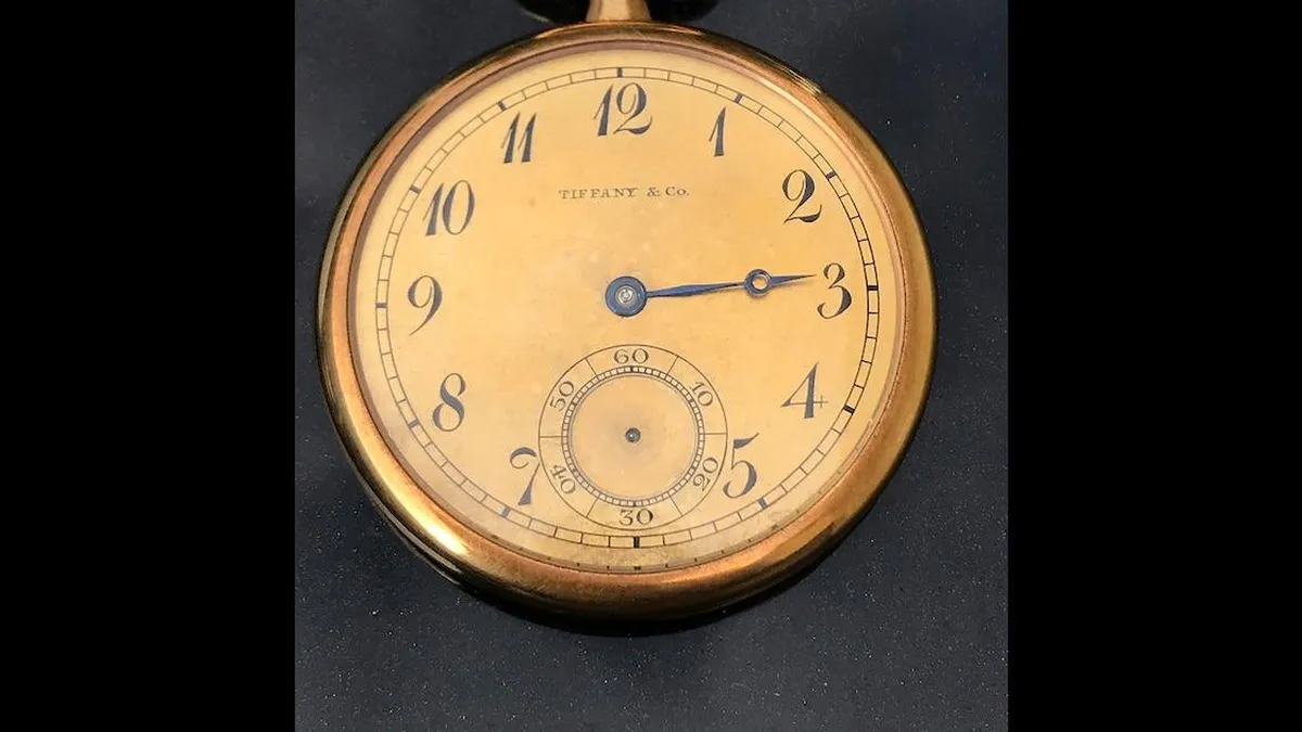 Reloj de bolsillo de oro subastado por casi 2 millones