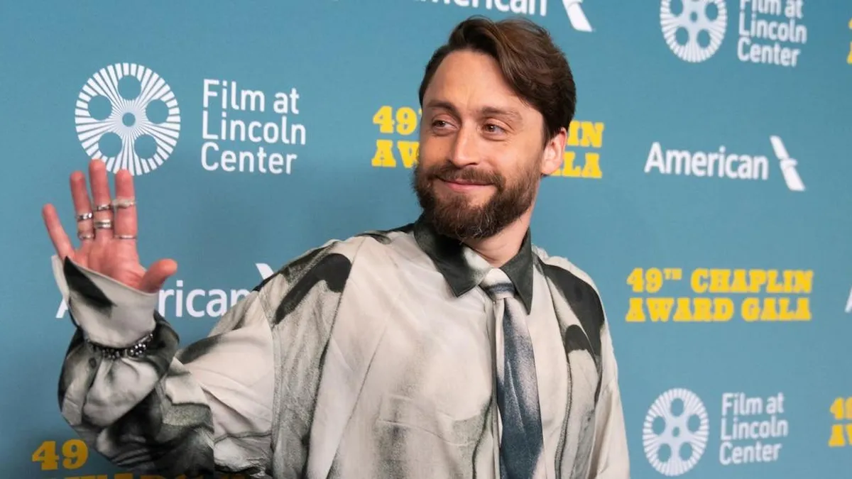 Kieran Culkin recuerda la pérdida de su hermana mayor tras 16 años de duelo.