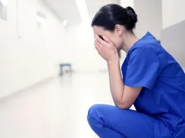 El agotamiento de enfermeras impacta negativamente en la calidad de atención.