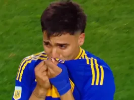 El Changuito Zeballos celebra su regreso al gol en Boca tras más de 400 días.