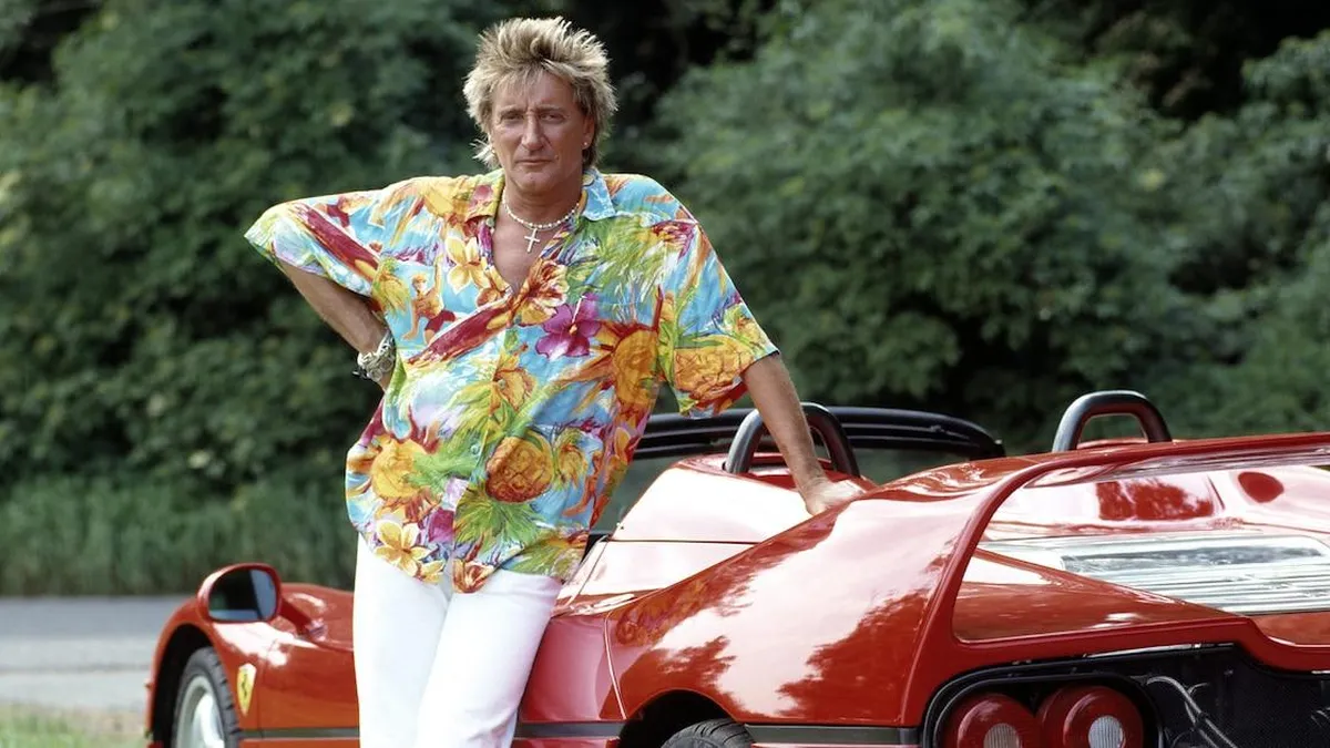 Rod Stewart considera vender su colección de autos deportivos por un curioso motivo.