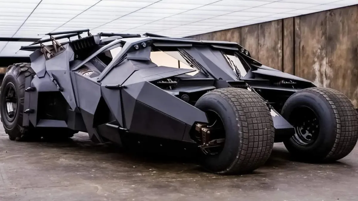 El icónico Batimóvil de Nolan está a la venta por un precio sorprendente.