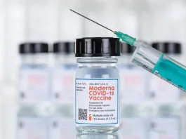 Estudio revela que la desconfianza en la vacuna COVID se mantiene sin cambios.