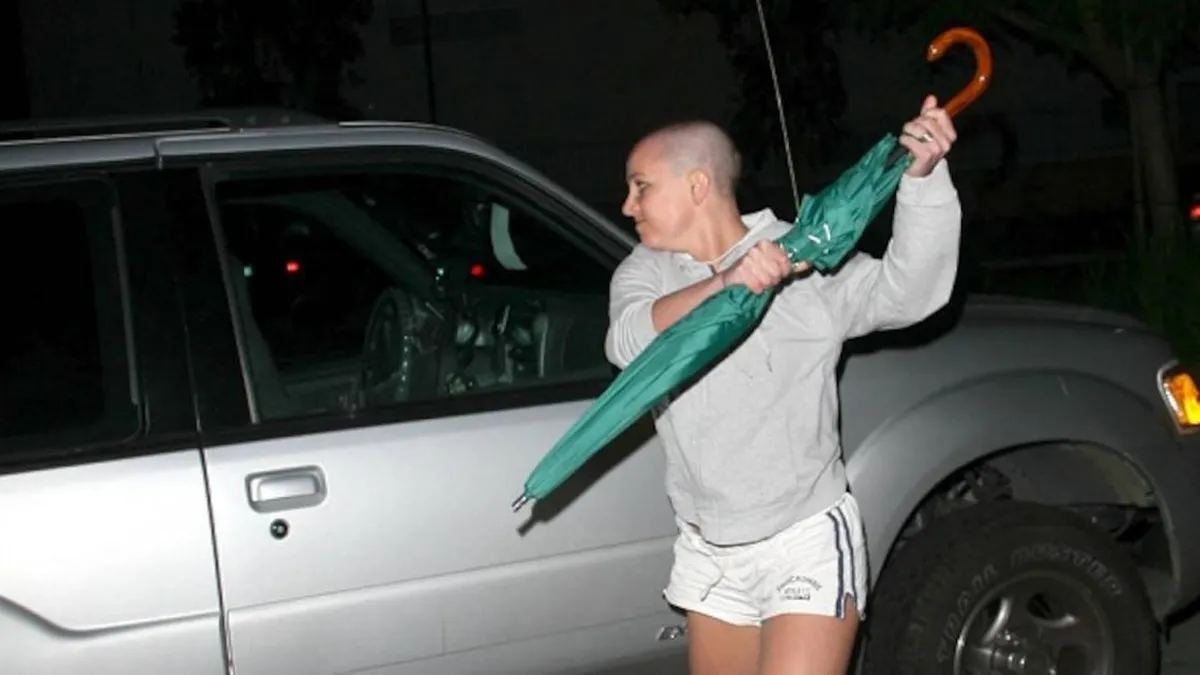 Descubre cómo 10 celebridades perdieron su éxito y fortuna en un abrir y cerrar de ojos.