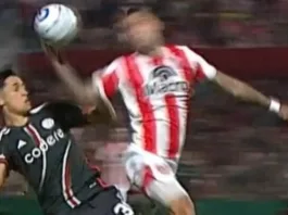La polémica en Córdoba: el penal que River reclamó y el VAR que desestimó.