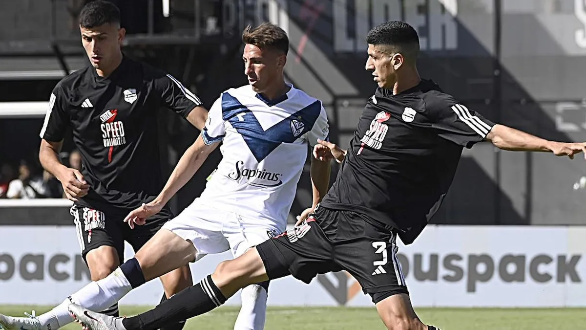 Vélez y Riestra empatan: la lucha por la Liga y las copas se intensifica.