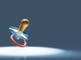 Explora cómo manejar la presión social sobre la maternidad con consejos de expertos.