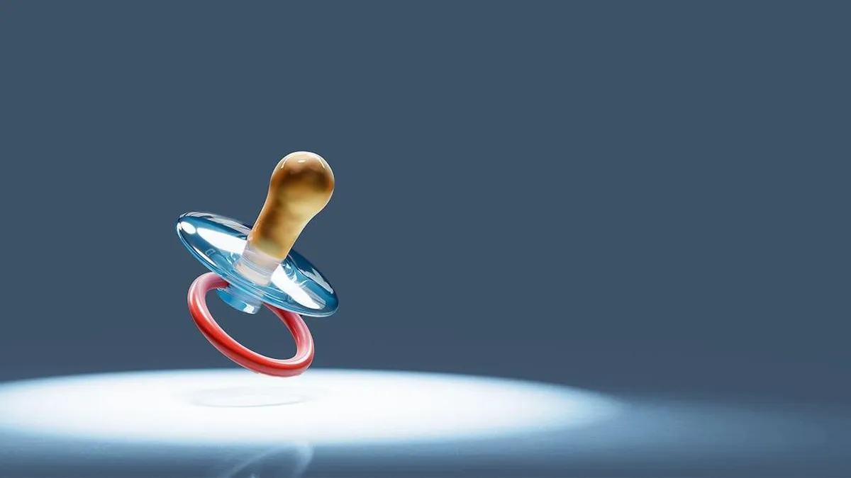 Explora cómo manejar la presión social sobre la maternidad con consejos de expertos.