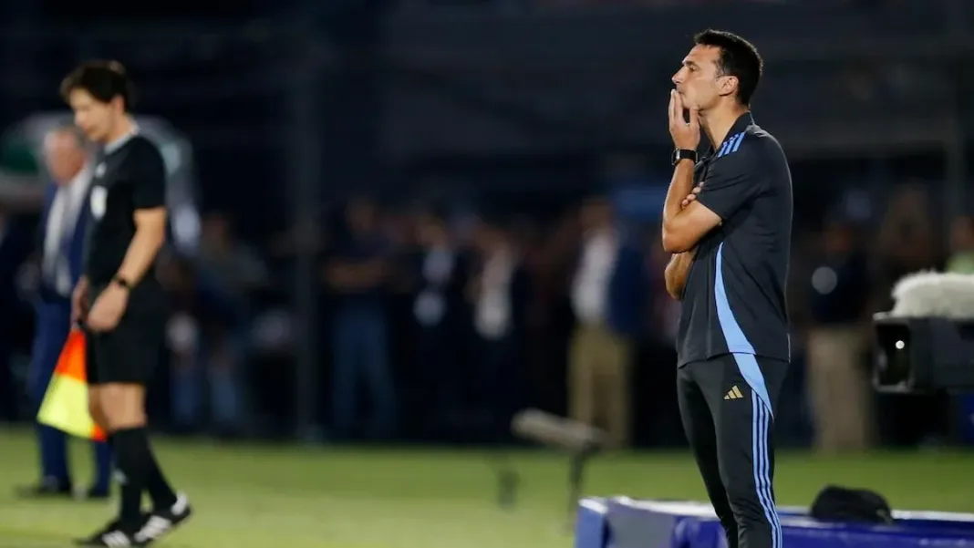 Scaloni evalúa nuevas opciones tras la baja de un jugador clave ante Perú.