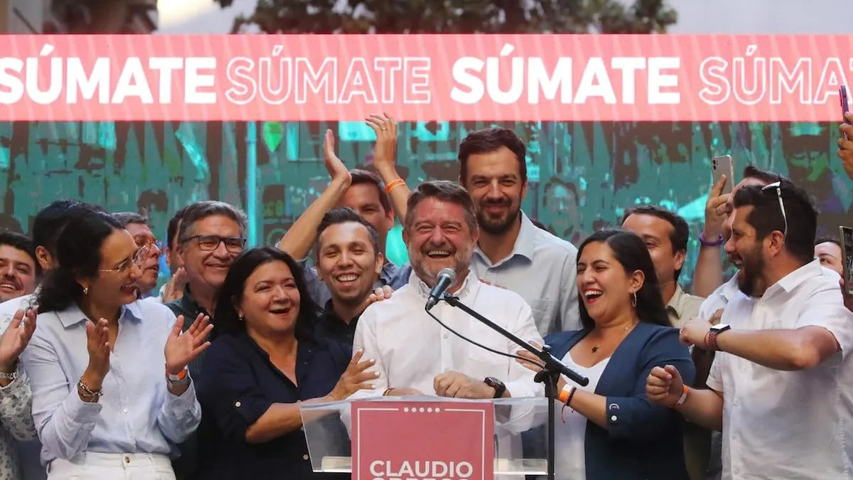 Claudio Orrego celebra su reelección: "La moderación triunfa sobre la polarización".