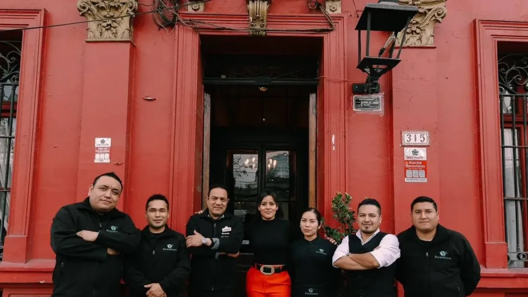 Barandarian celebra 25 años en Chile con 400 invitados del jet set nacional.