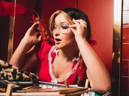 May Villalobos lanza su impactante single "1