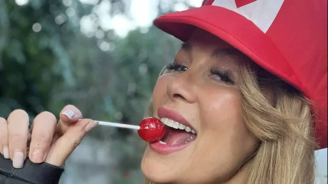 Cathy Barriga enfrenta el embargo de sus ganancias por las fotos de Onfayer.