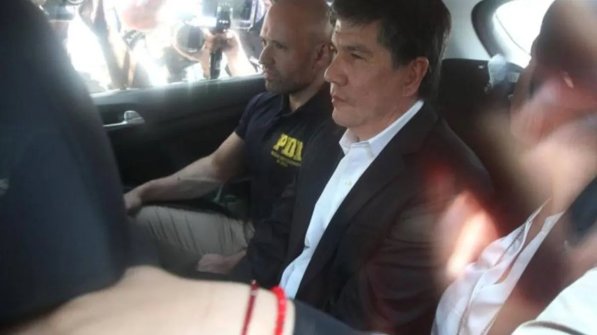 Manuel Monsalve pasa noches en un frío banquillo de concreto en la PDI.