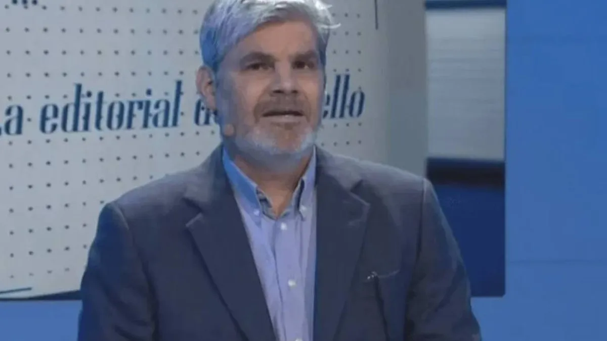 Juan Cristóbal Guarello es despedido de canal de televisión antes de fin de año.