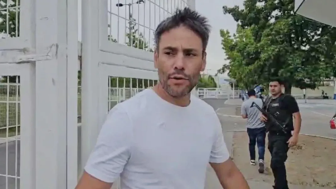 Claudio Valdivia llega a la cárcel de Rancagua para visitar a su hermano Jorge.