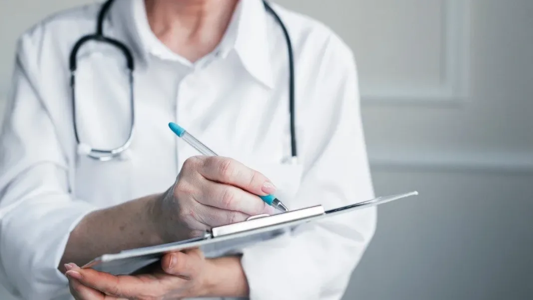 RedSalud abre oportunidades laborales para médicos. ¡Descubre cómo postular!