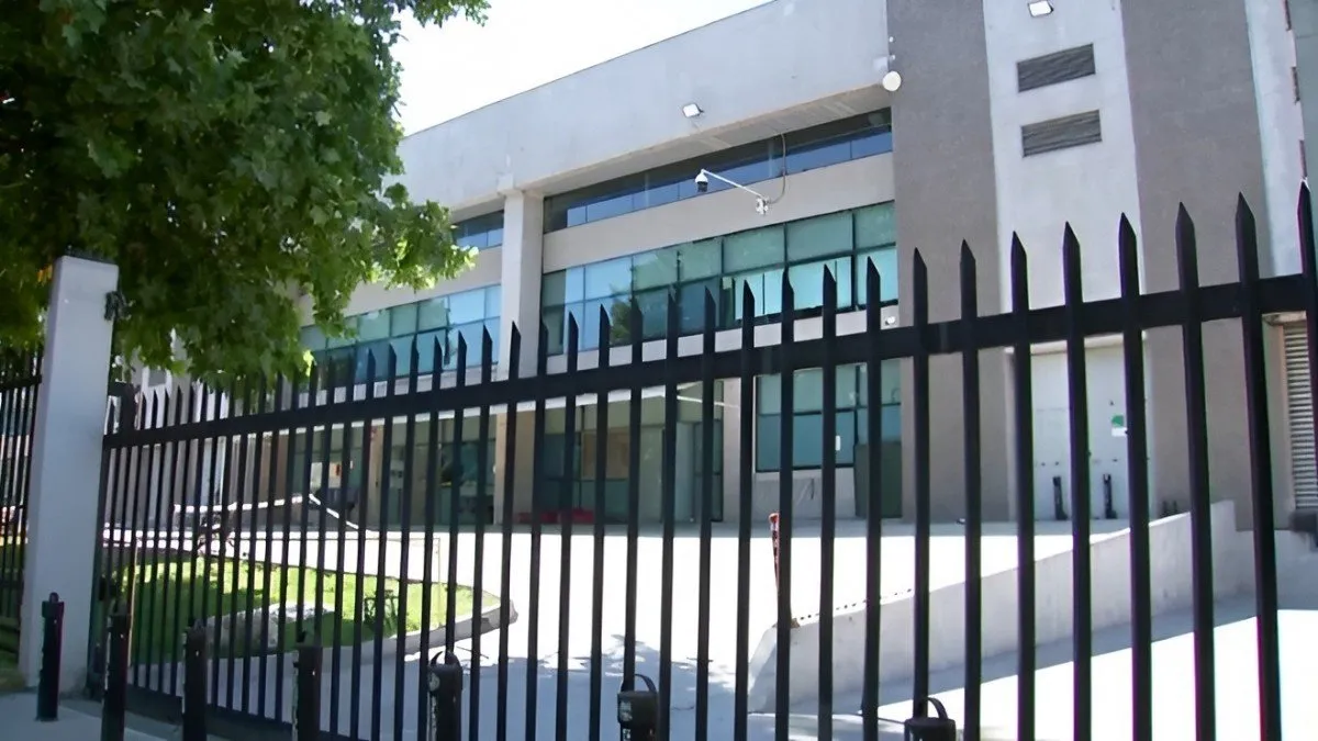 Delincuentes simulan ser carabineros y roban $800 millones en Colina.