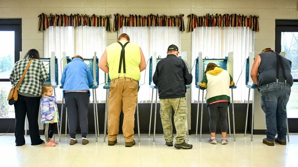 Extienden horario de votación en Pensilvania tras falla de software en elecciones.