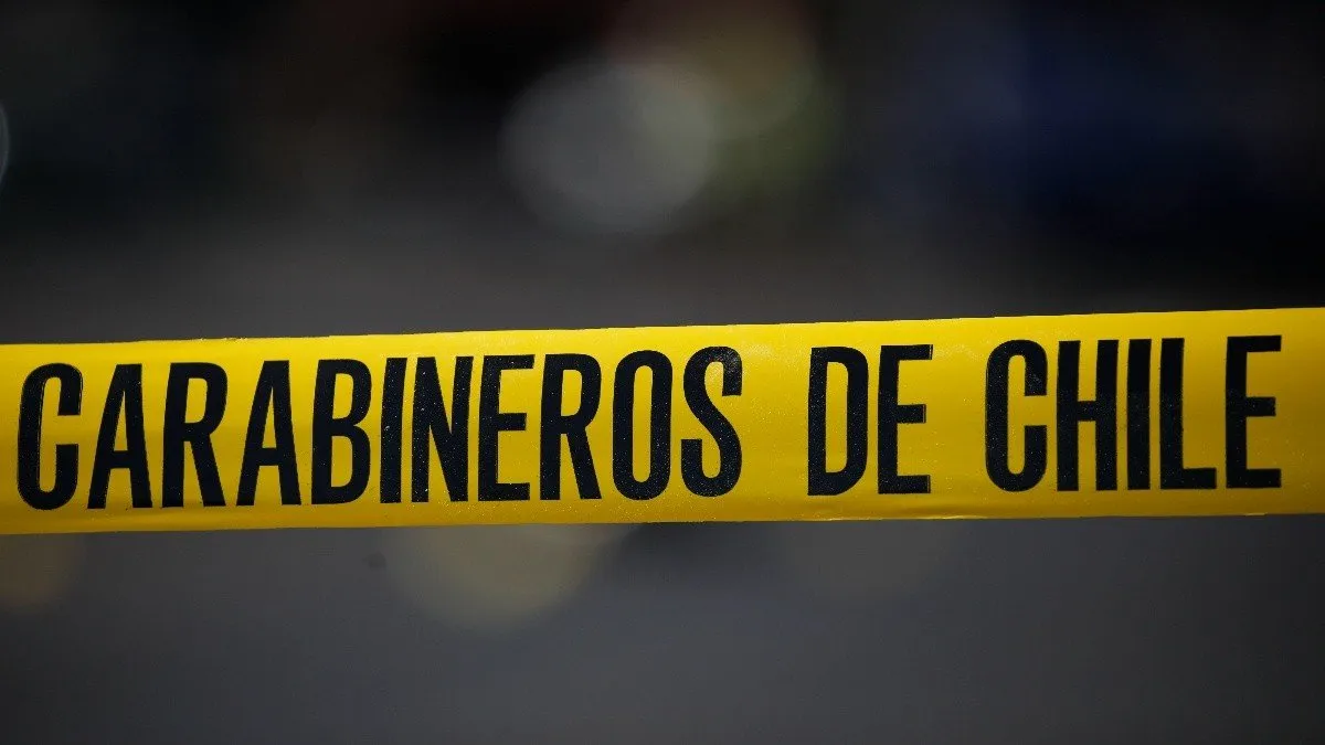 Tragedia en Maipú: mujer fallece al caer del piso 17 mientras intentaba entrar a un dormitorio.