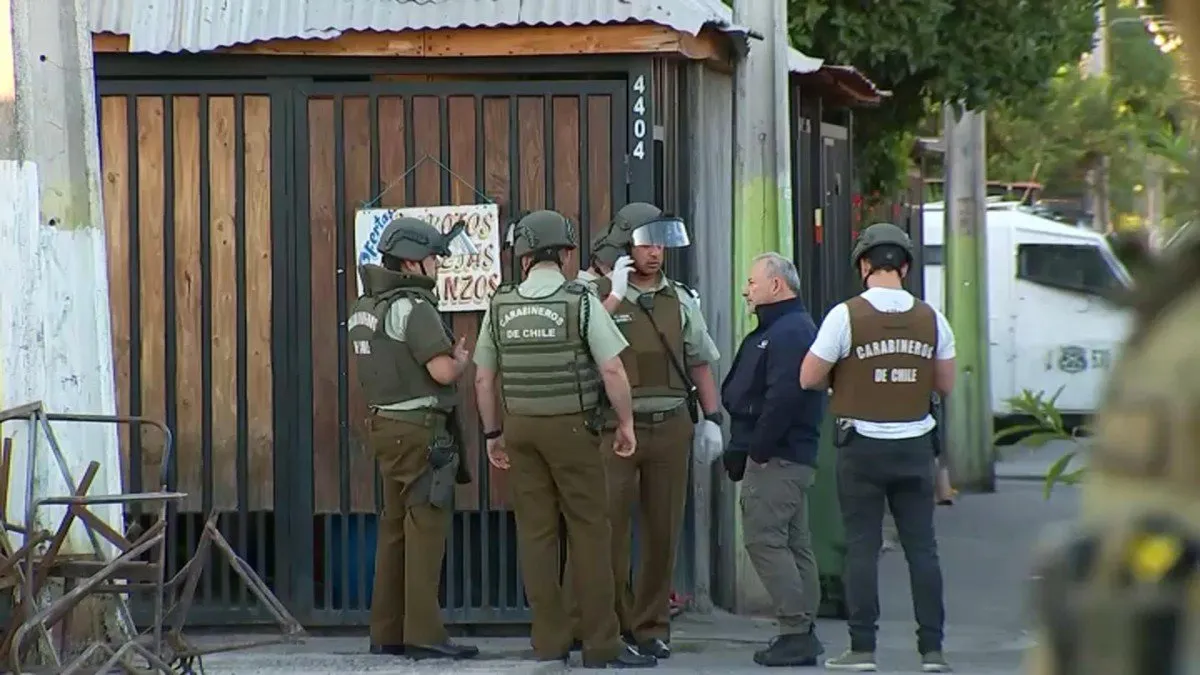 Allanamiento en Pedro Aguirre Cerda tras balacera que dejó a carabinero herido.