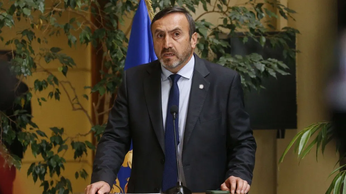 El Diputado Pulgar denuncia robo en gasolinera de Lo Espejo.