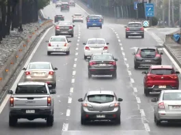 Descubre los vehículos más eficientes en consumo de combustible en Chile.