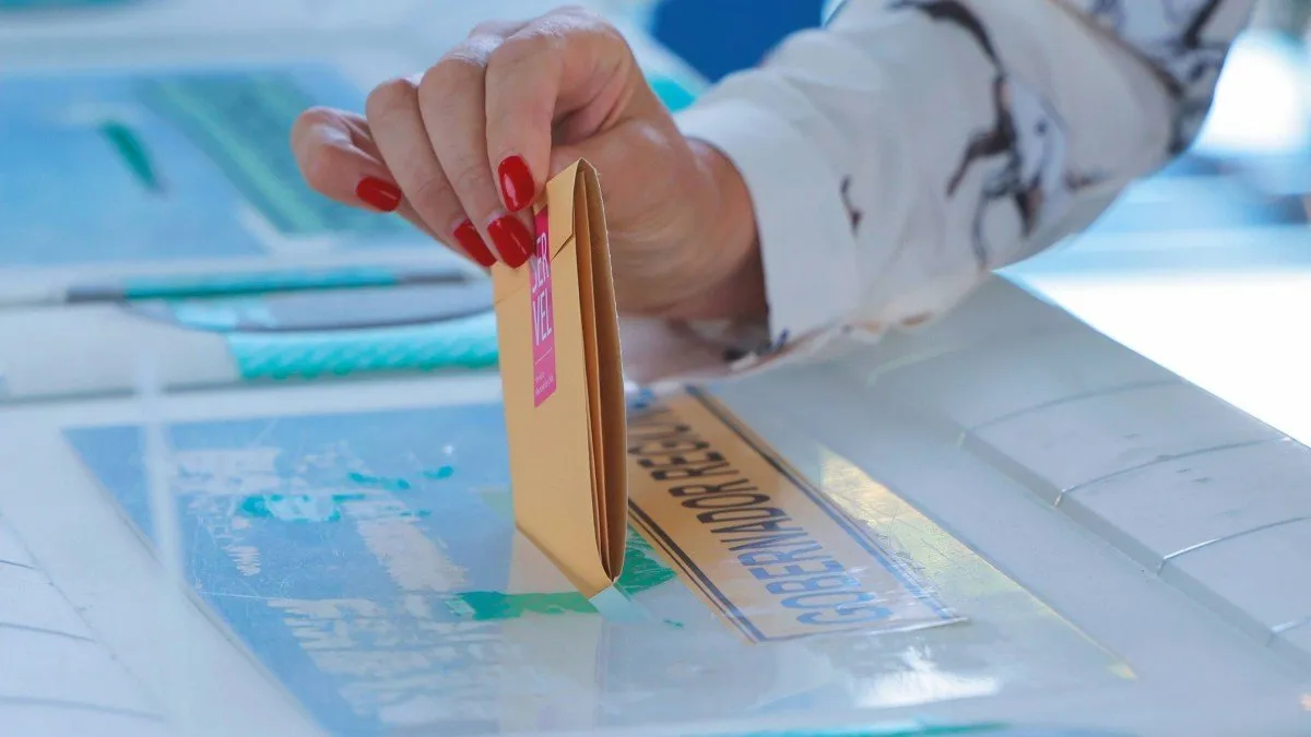 Elecciones de gobernadores: regiones y candidatos en la contienda electoral.