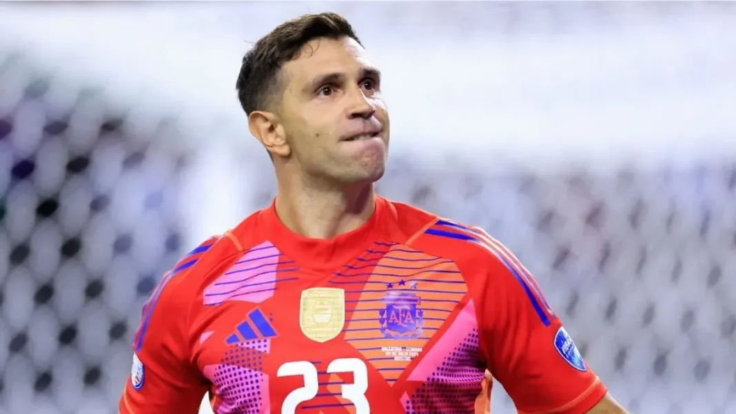 Dibu Martínez expresa su enojo por la sanción tras el incidente con Colombia.