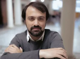 Jorge Sharp anuncia su renuncia a la alcaldía de Valparaíso.