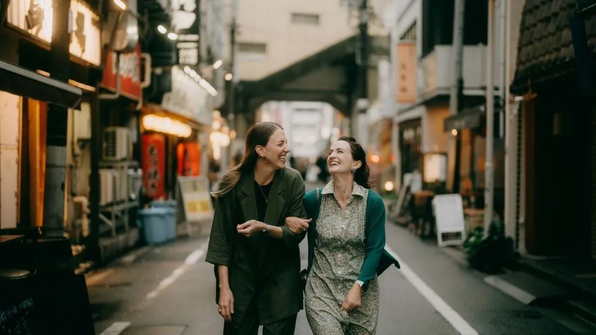 Estudio revela que caminar en grupo aumenta la felicidad de las mujeres.