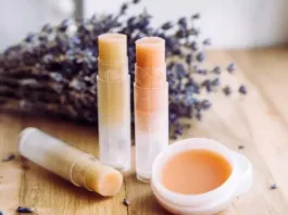 Bálsamo labial natural que revitaliza tus labios sin químicos dañinos.