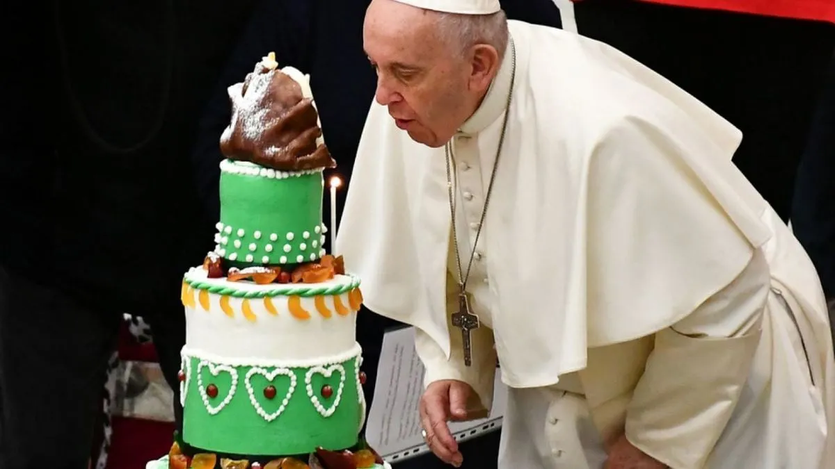 El Papa Francisco enfrenta un dilema crucial en esta Navidad.