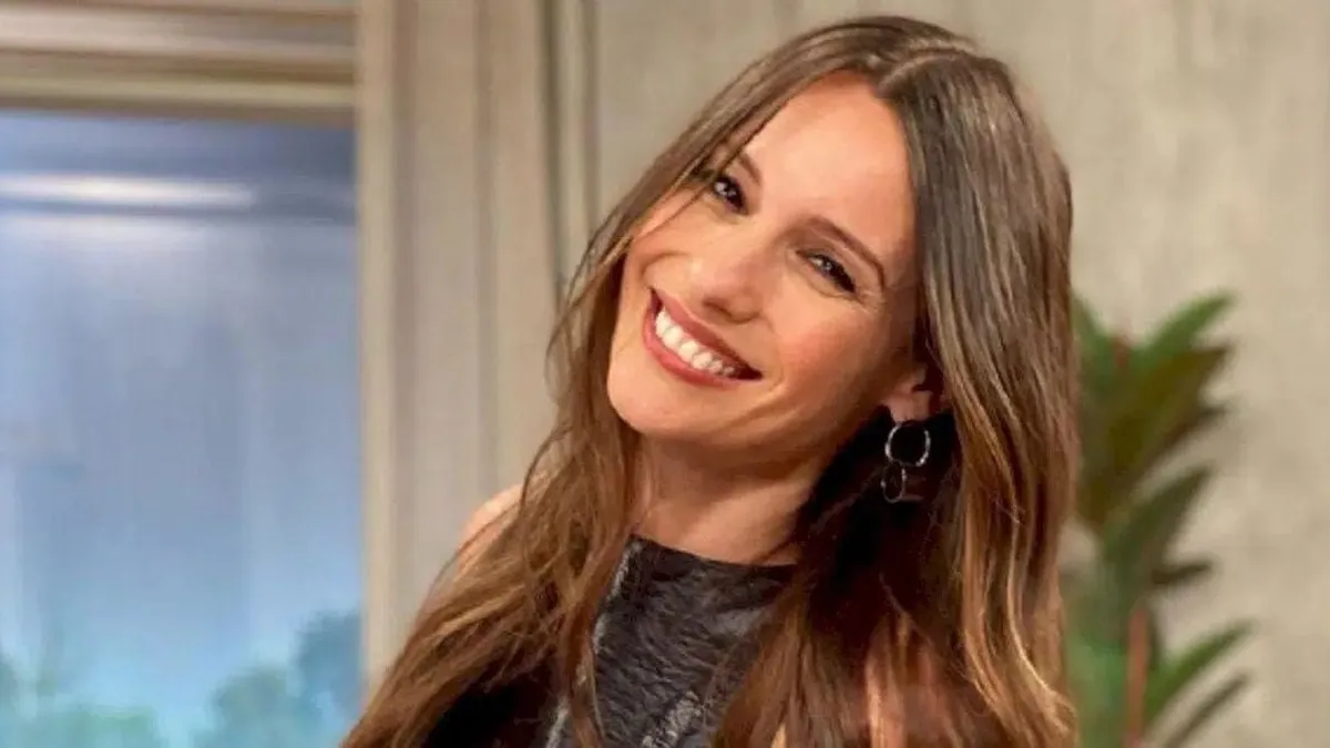 Pampita celebra su divorcio con una gran fiesta y presenta a su nueva pareja.