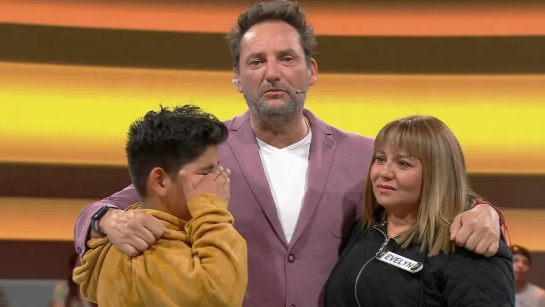 Daniel Fuenzalida sorprende con un emotivo regalo en 'Ahora Caigo'.