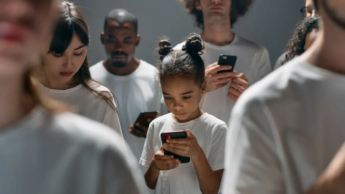 Australia propone prohibir redes sociales a menores de 16 años.