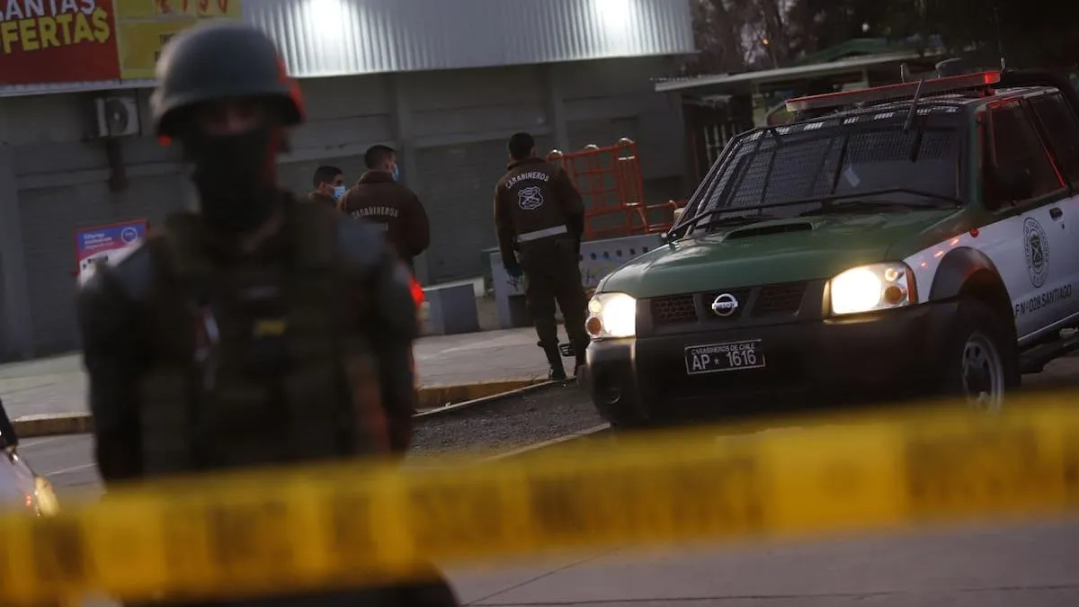 Santiago: mujer apuñalada por hombre en situación de calle tras rechazar su comida.