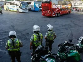 Carabineros detiene a conductor de bus por dar positivo a marihuana en Estación Central.