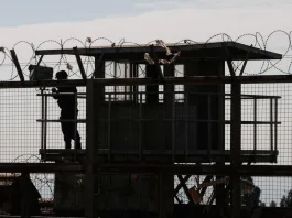 Reo asesinado a puñaladas en cárcel de Valparaíso por un grupo de internos.