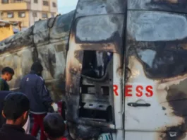 Israel ataca furgón de prensa en hospital de Gaza