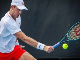 Nicolás Jarry avanza en Brisbane tras vencer a rival argentino en primera ronda.