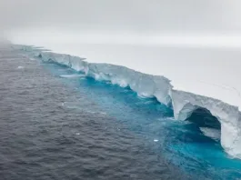 El iceberg más grande del mundo se desprende en la Antártida: 3.600 km² de área.