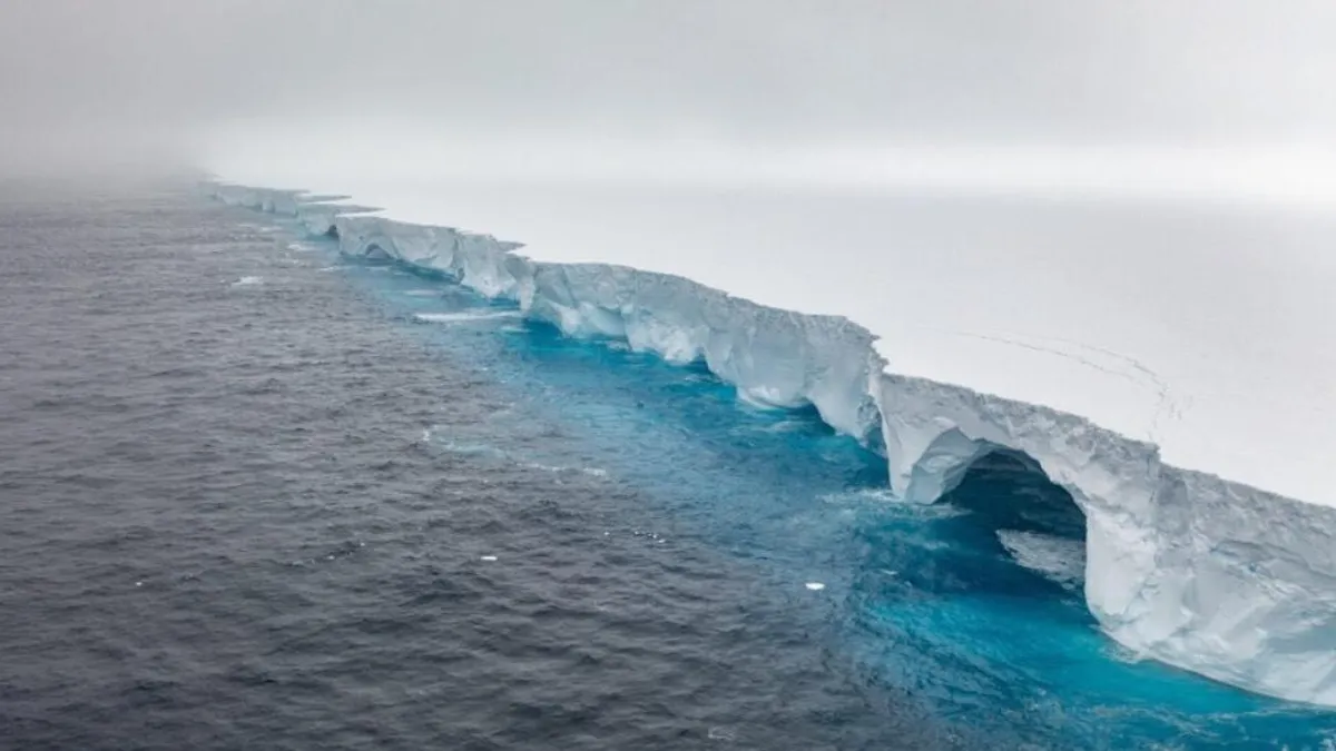 El iceberg más grande del mundo se desprende en la Antártida: 3.600 km² de área.