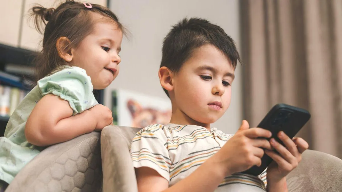 Experta de Harvard: el uso de pantallas en niños tiene efectos similares a las drogas.